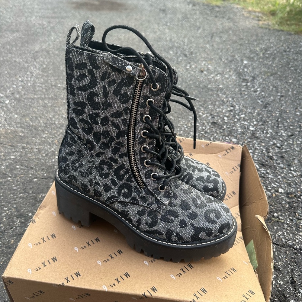 Mix No 6 Combat Boots Rocklyn Silver Leopard Chunky Heel Glittery Sz 6.5